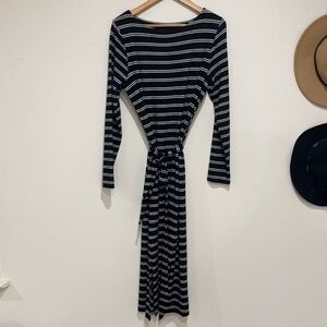 Time and Tru Black and White Striped Long Sleeve Dress